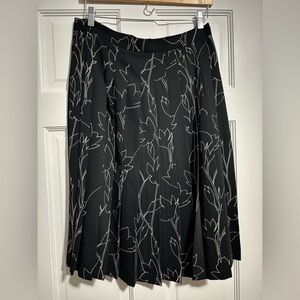 Max Mara Studio Elegant Pleated Black Floral Skirt Size 10